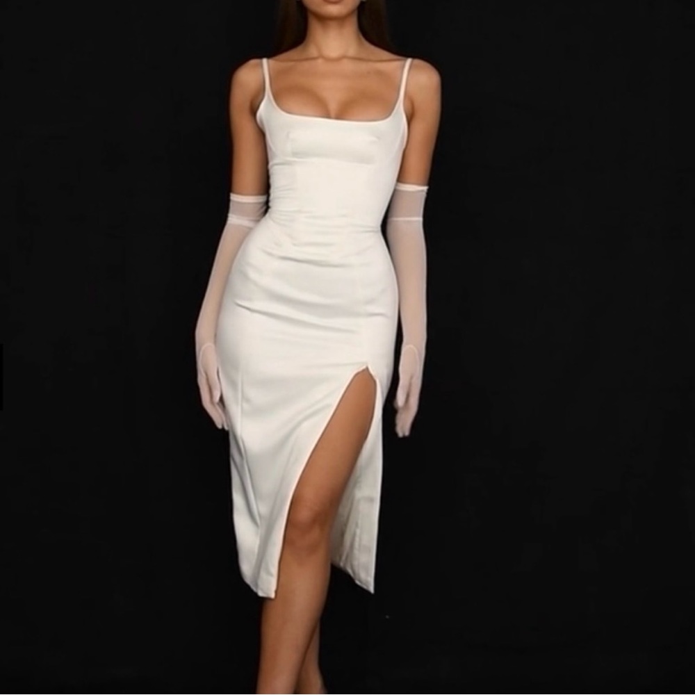 House of CB Casimira dress (SOLD OUT EVERYWHERE) SIZE SMALL - Comes with gloves!